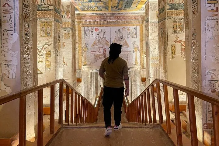 Tour Aswan to Luxor: VIP Private Royal Escapes