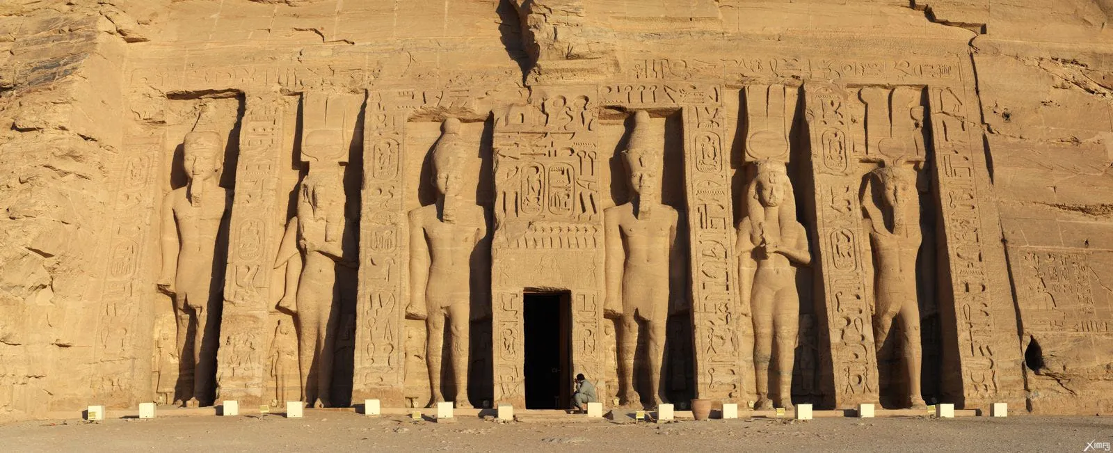 Aswan Tour Guide vs. Tour Representative vs. Private Driver
