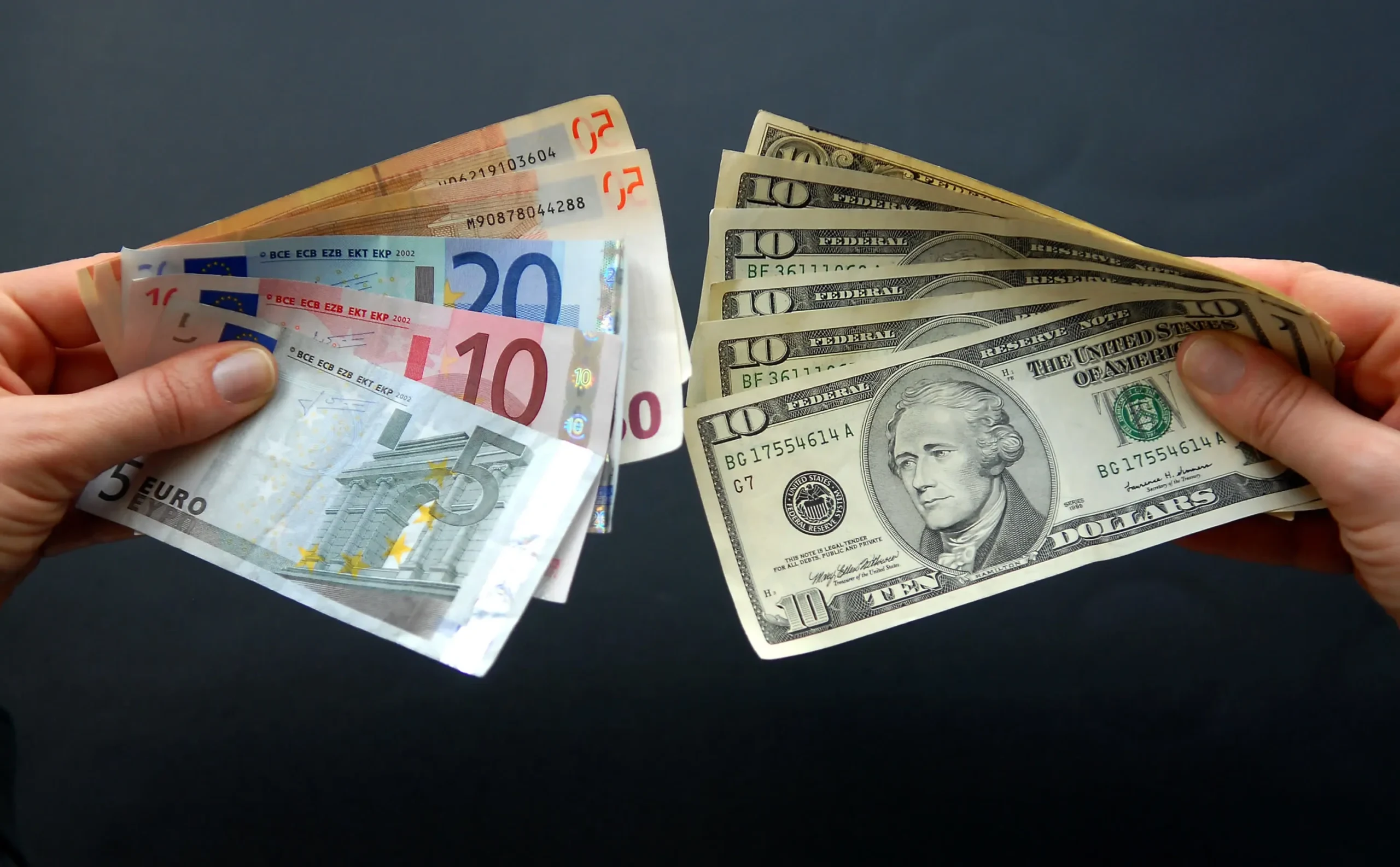 USD vs EUR — Which Is the Best Currency to Bring to Egypt?