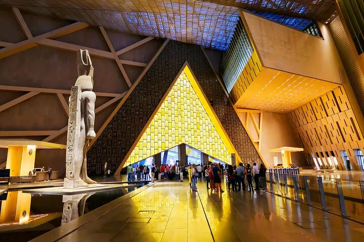 Hurghada to Cairo Flight Tour: Private Family Day
