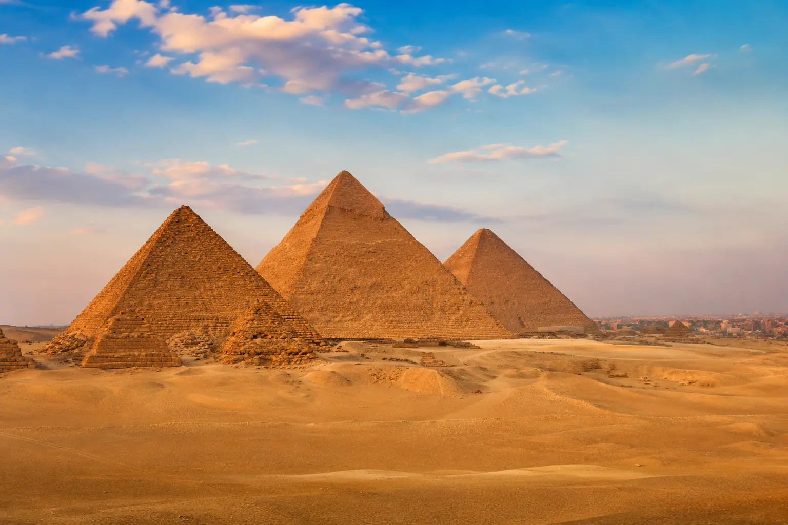 Explore the Great Pyramids of Giza: Essential Visitor Guide